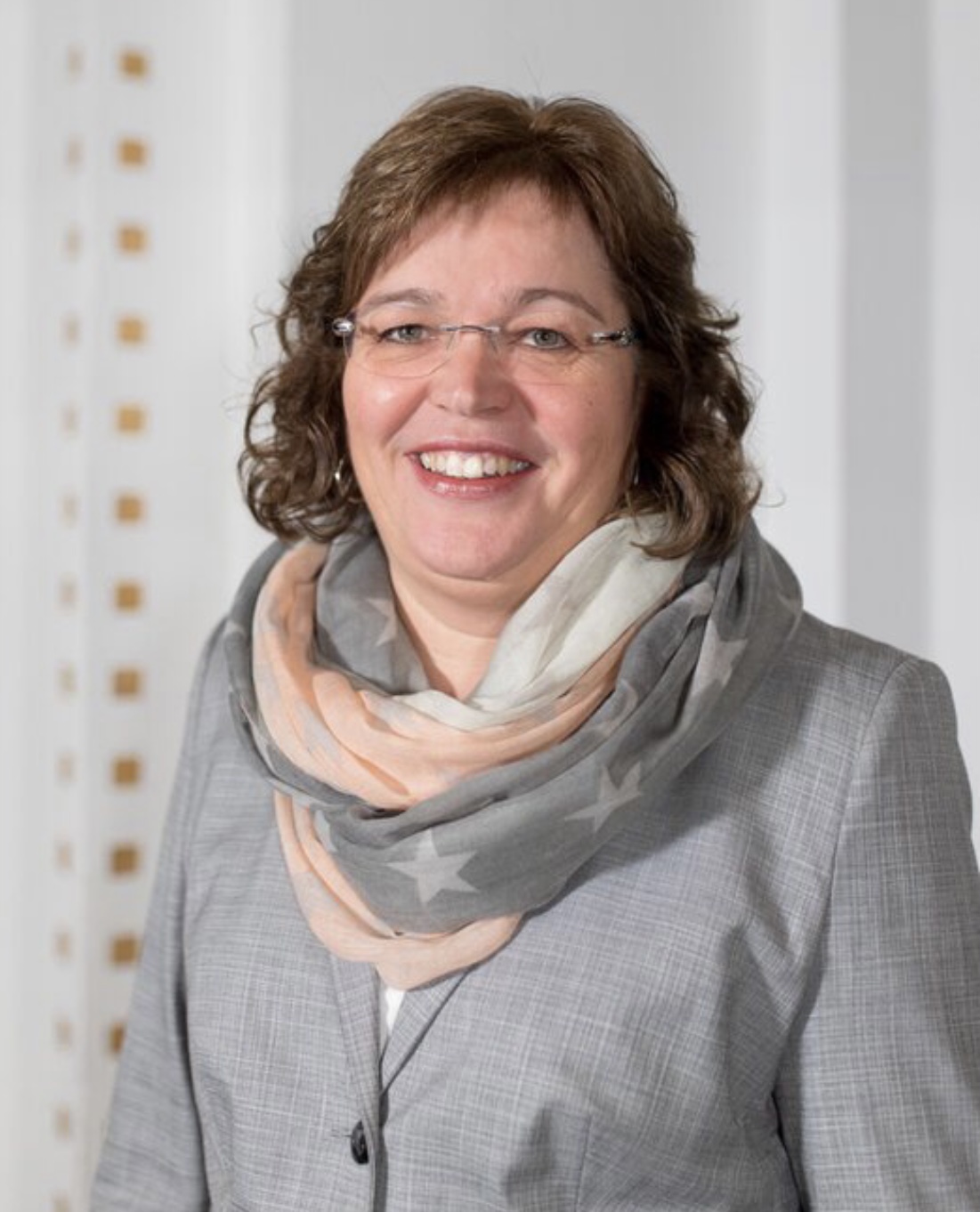 Auf dem Foto ist Pfarrerin Kirsten Winzbeck zu sehen