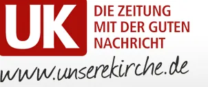 Auf dem Bild sieht man Logo von Unsere Kirche Zeitung ,zwei größe Buchstaben U und K in weiß auf dem roten Untergrund und die Schrift die Zeitung imt der guten Nachricht