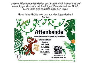 Auf dem Bild sieht man die Einladung zu den Gottesdiensten begleitet mit dem Projektchor. : Strahler in der Kirche mit blauem Licht