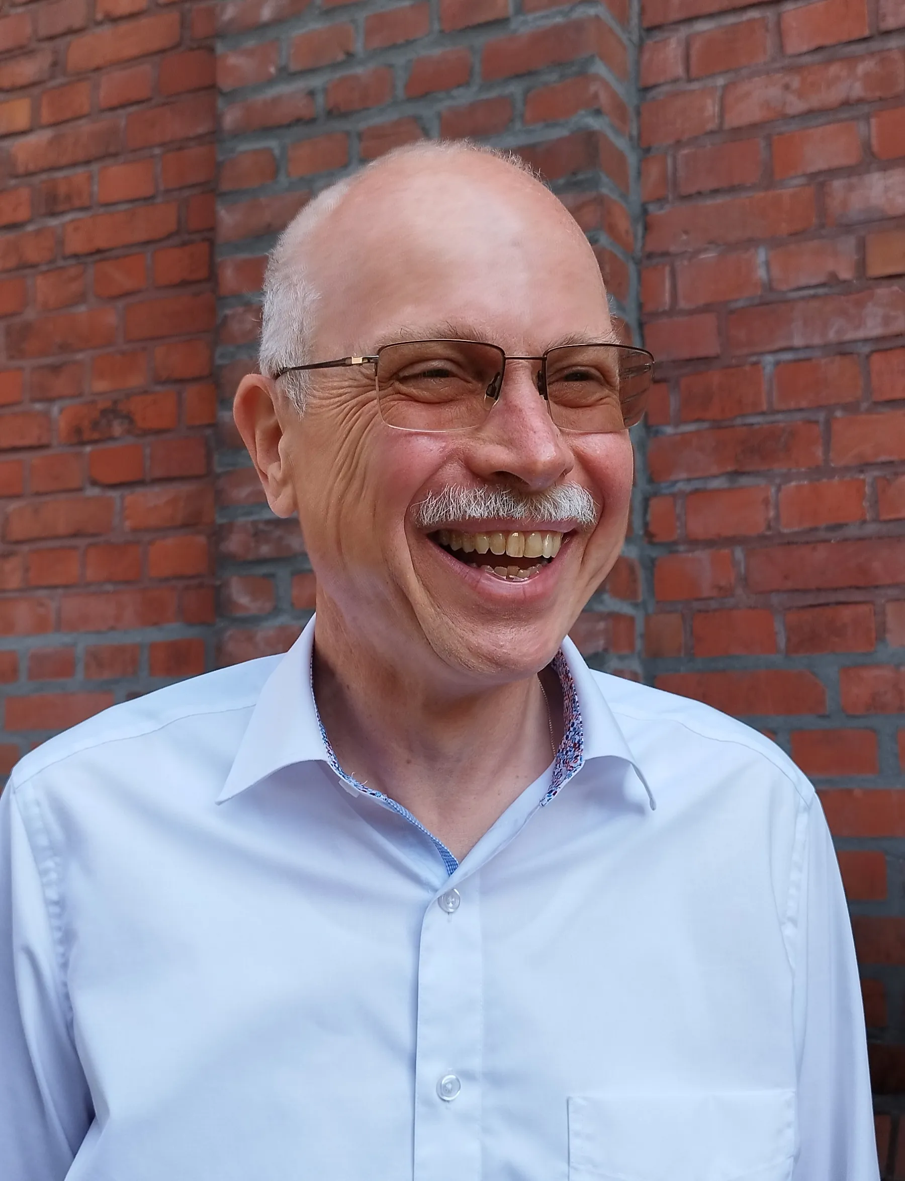 Auf dem Foto ist Herr Pfarrer Schorstein zu sehen