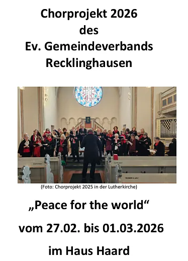 Auf dem Foto ist Flyer zum Chorprojekt 2026 und einem Foto von Sängerinnen und Sänger zu sehen